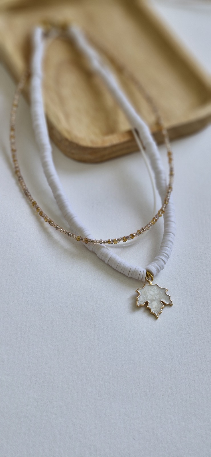 گردنبند فیمو برگ سفید